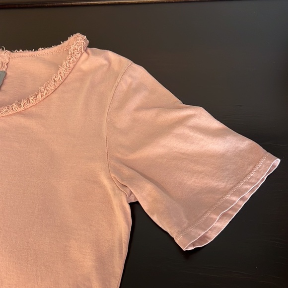 RAQUEL ALLEGRA asymmetrical cold shoulder raw edge cutout Tee, blush, size 1 {M} - Picture 6 of 11